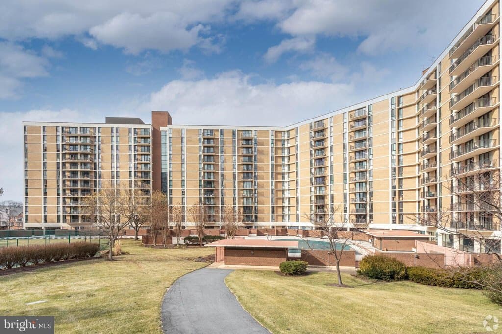 6800 Fleetwood Rd Apt 818, McLean
