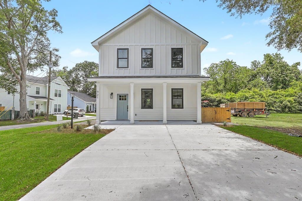 921 Main St, Charleston