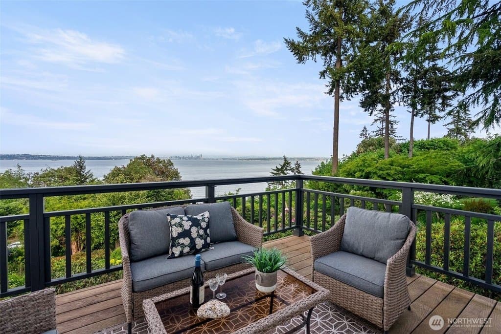 10879 Bill Point Cir NE, Bainbridge Island