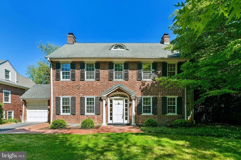 19 Farm Rd, Wayne