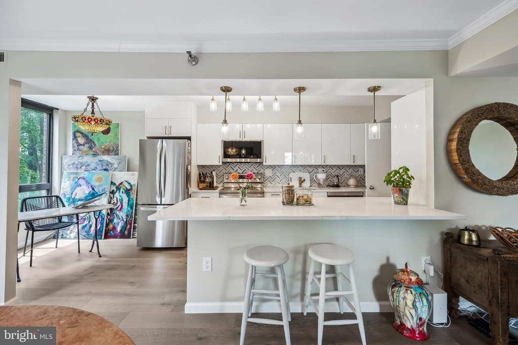 1808 Old Meadow Rd Apt 906, McLean