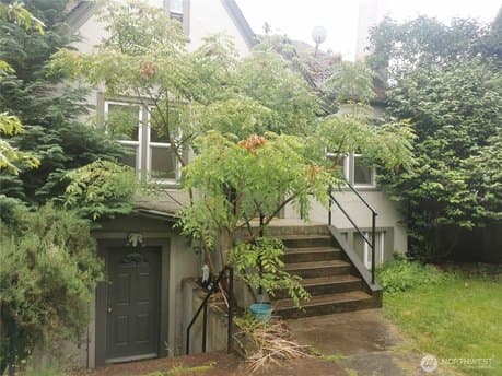 7822 Lake City Way NE