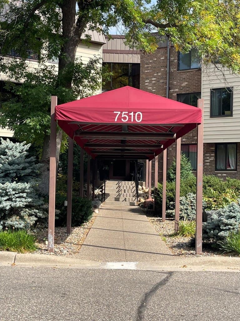 7510 Cahill Rd Apt 119B, Edina
