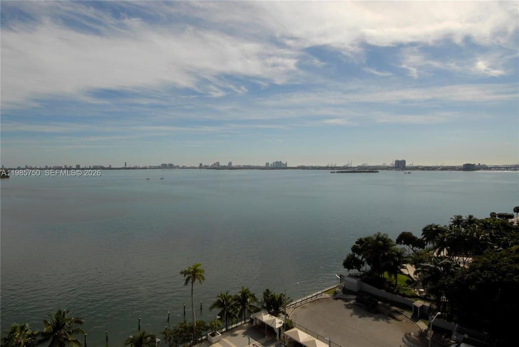 600 NE 36th St Apt 1212