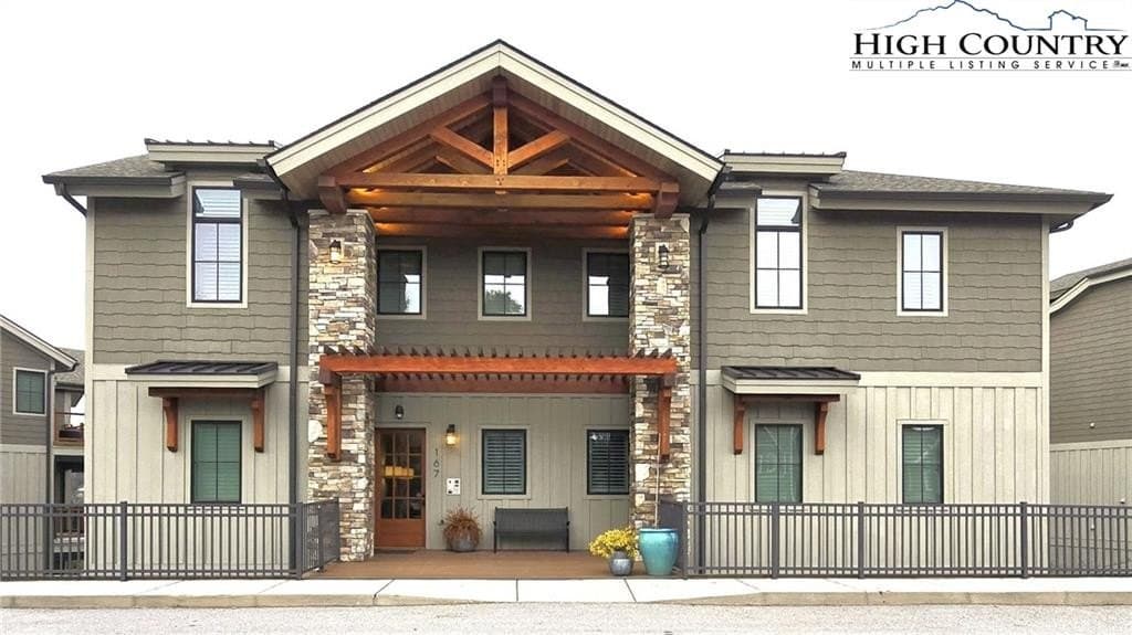 167 Cone Vista Cir Unit 302, Blowing Rock