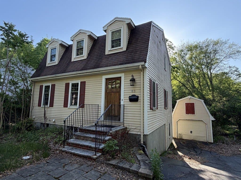 83 Seaver St, Wellesley