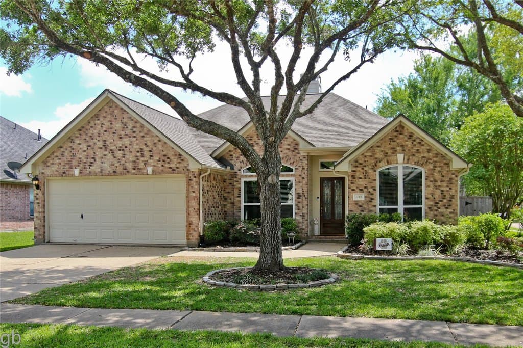1715 Bluebeard Ct, Sugar Land
