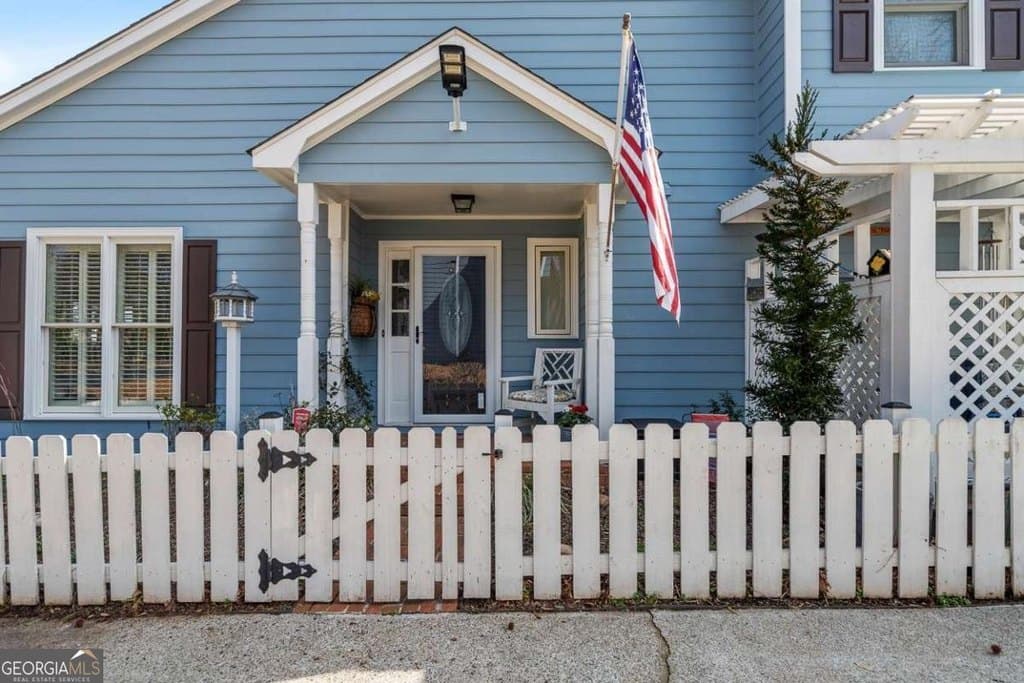 1051 Club Pl NE, Brookhaven