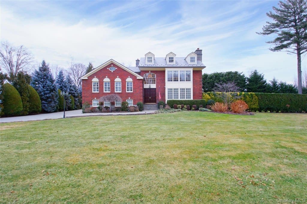 101 Wetherill Rd, Garden City