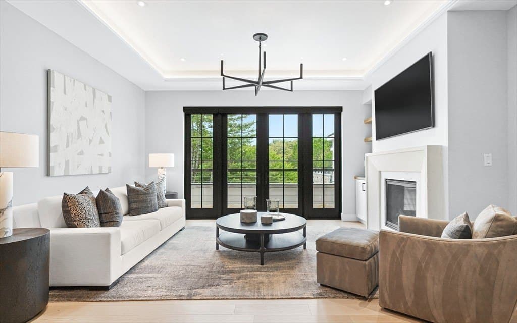 148 Weston Rd Apt 304, Wellesley