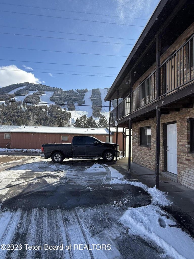 130 E Kelly Ave Apt 11, Jackson