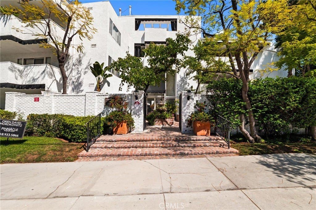 4950 Louise Ave Unit 304, Encino