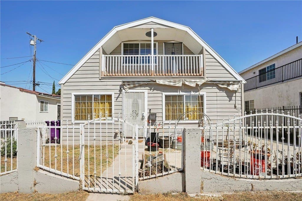 1211 E Leigh Ct, Long Beach