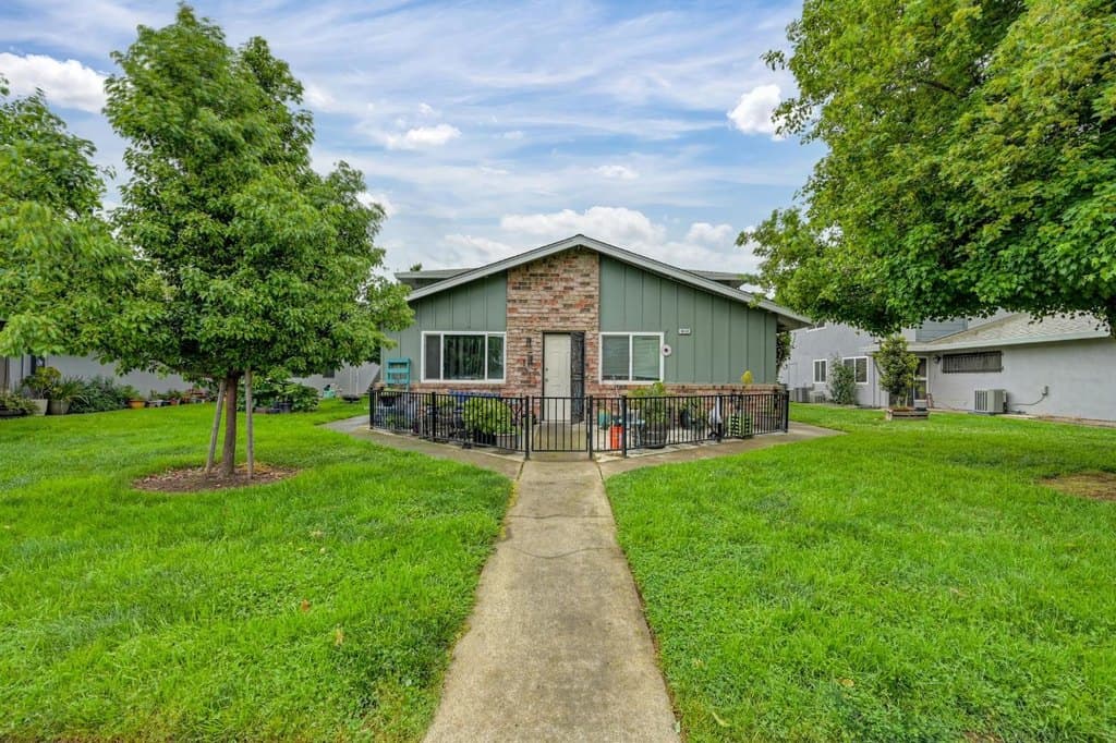 9032 El Cajon Way Apt 4, Sacramento