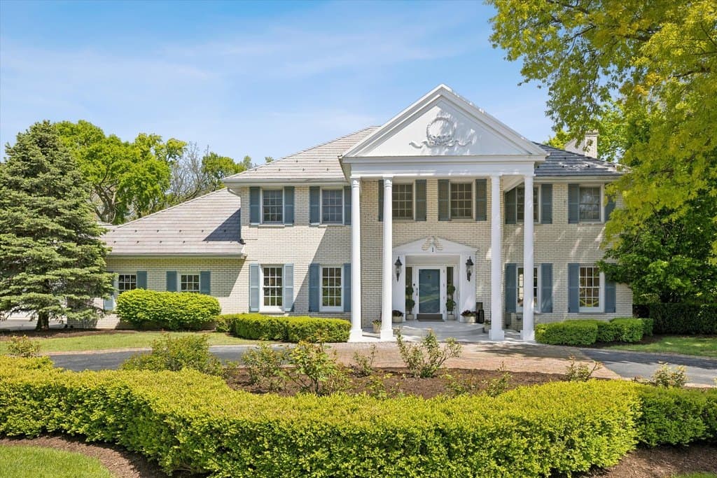 1 Charleston Rd, Hinsdale