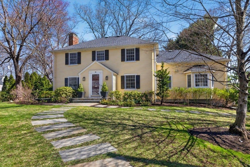 15 Standish Cir, Wellesley