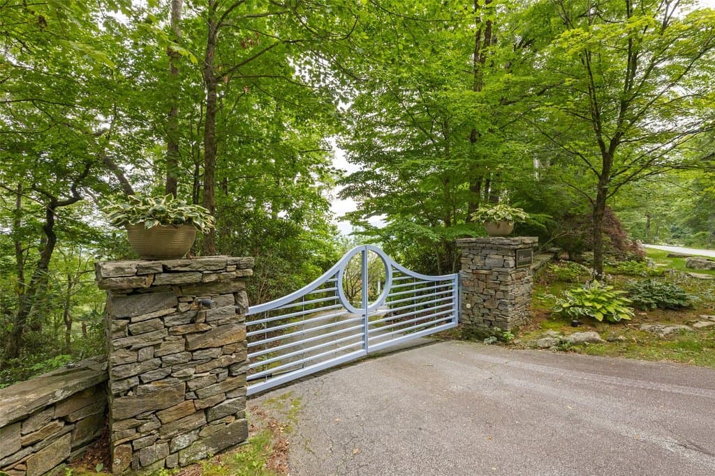 4594 Dillard Rd, Highlands