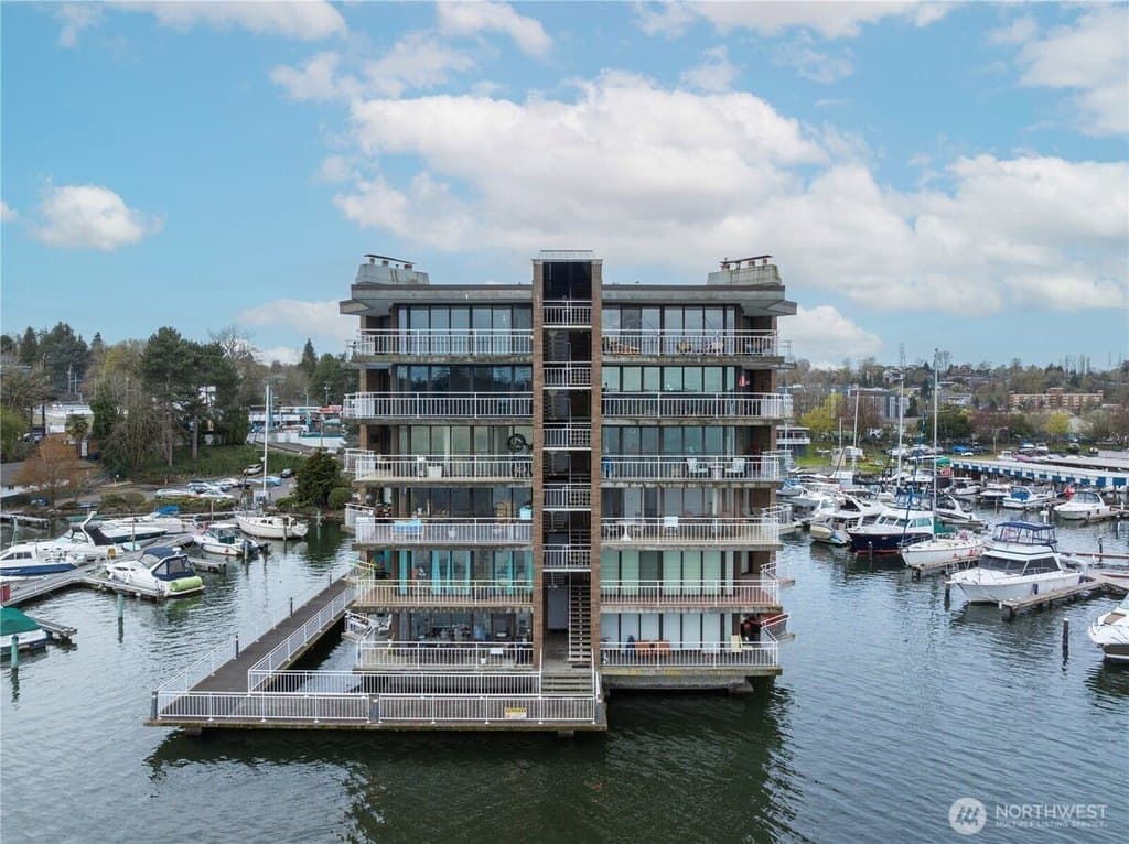 9500 Rainier Ave S Apt 612