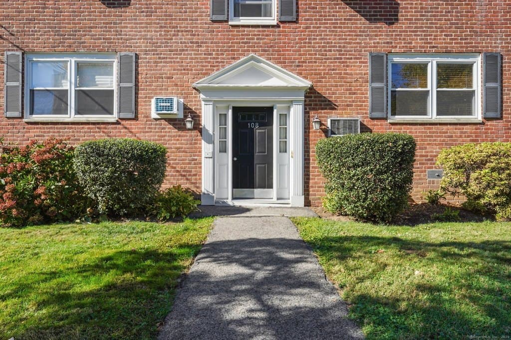 108 Strawberry Hill Ave Apt 1, Stamford