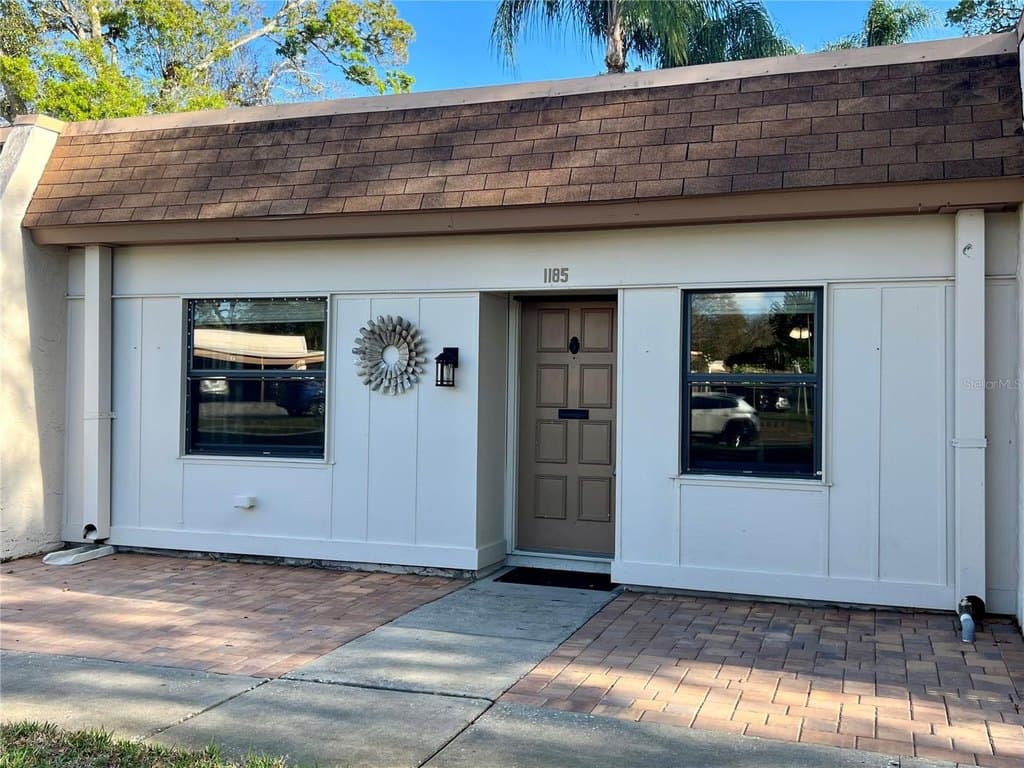 1185 Mission Cir, Clearwater