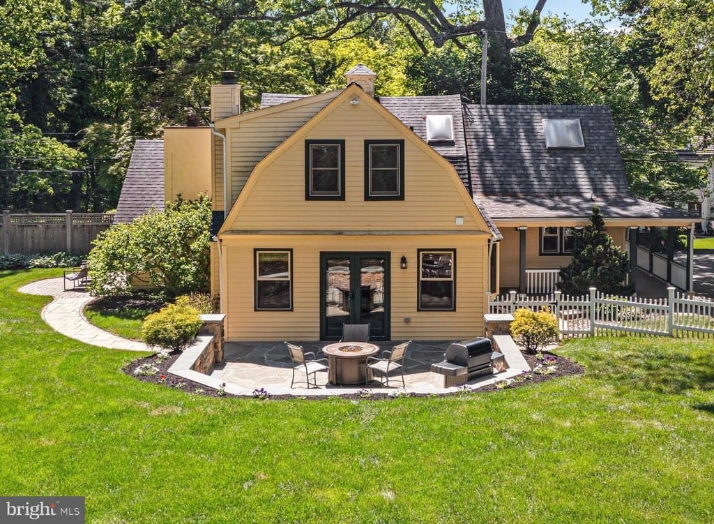 231 W Valley Rd, Wayne