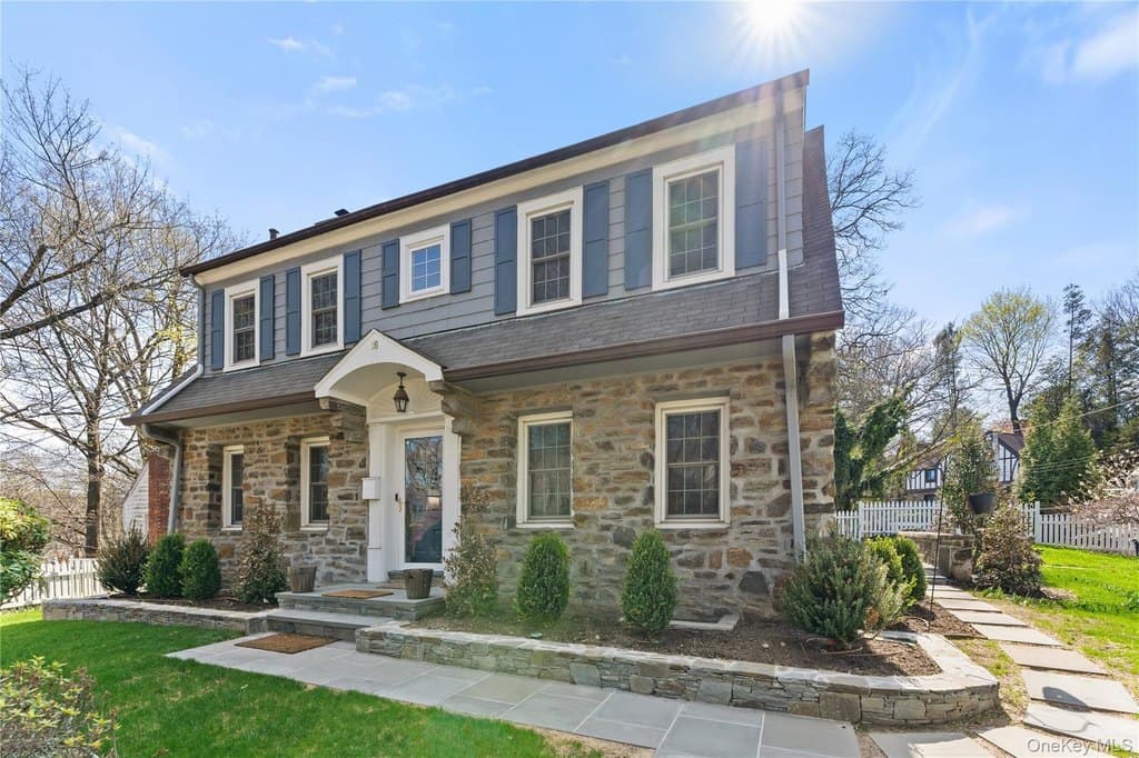 18 Wellyn Rd, Bronxville