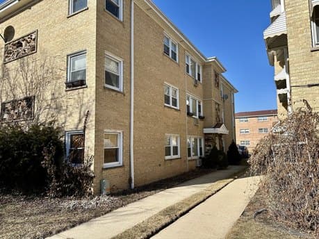 8518 W Rascher Ave Unit 2