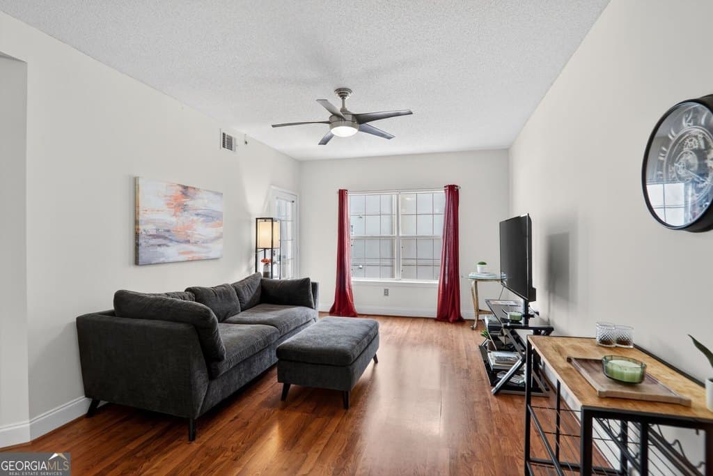 1074 Peachtree Walk NE Unit B323