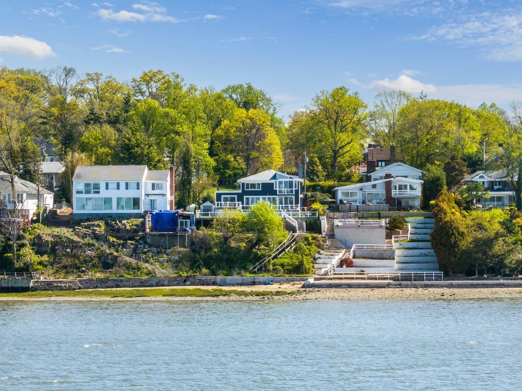 14 Shorecliff Pl, Great Neck