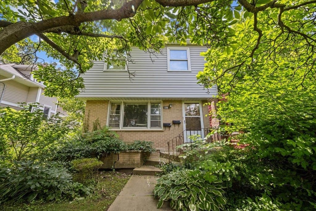 2490 Green Bay Rd