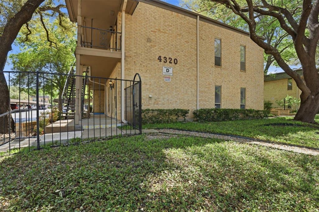 4320 Bellaire Dr S Apt 131W, Fort Worth