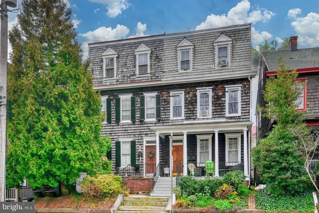 165 King George St