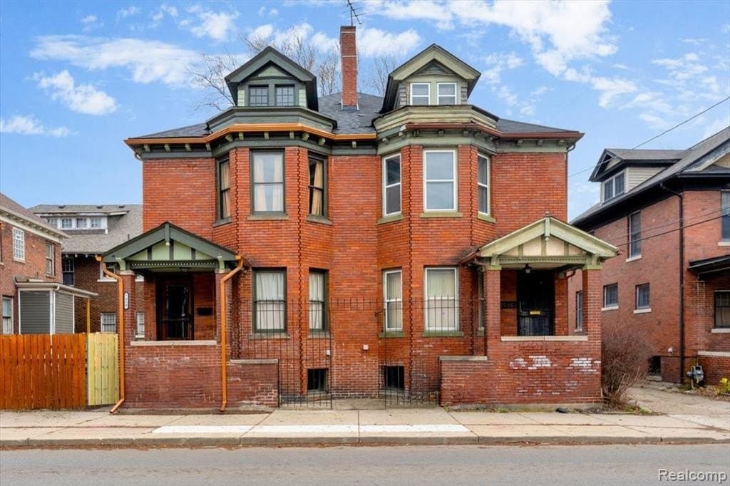 7950 E Lafayette St, Detroit