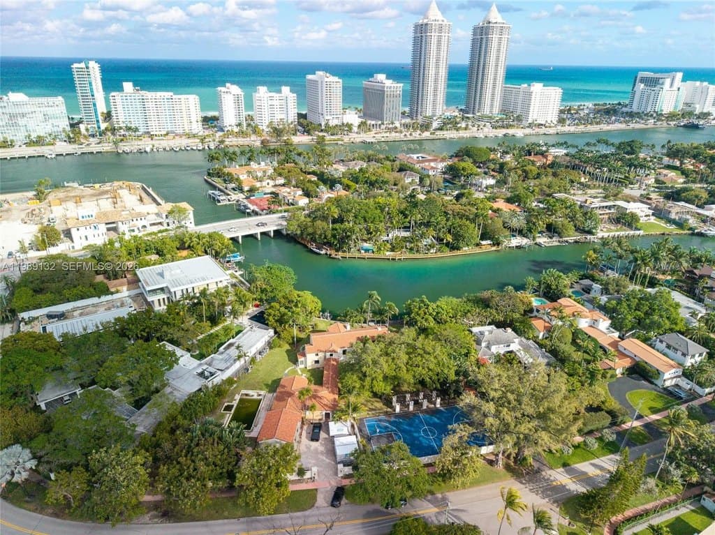 5005 Lakeview Dr, Miami Beach