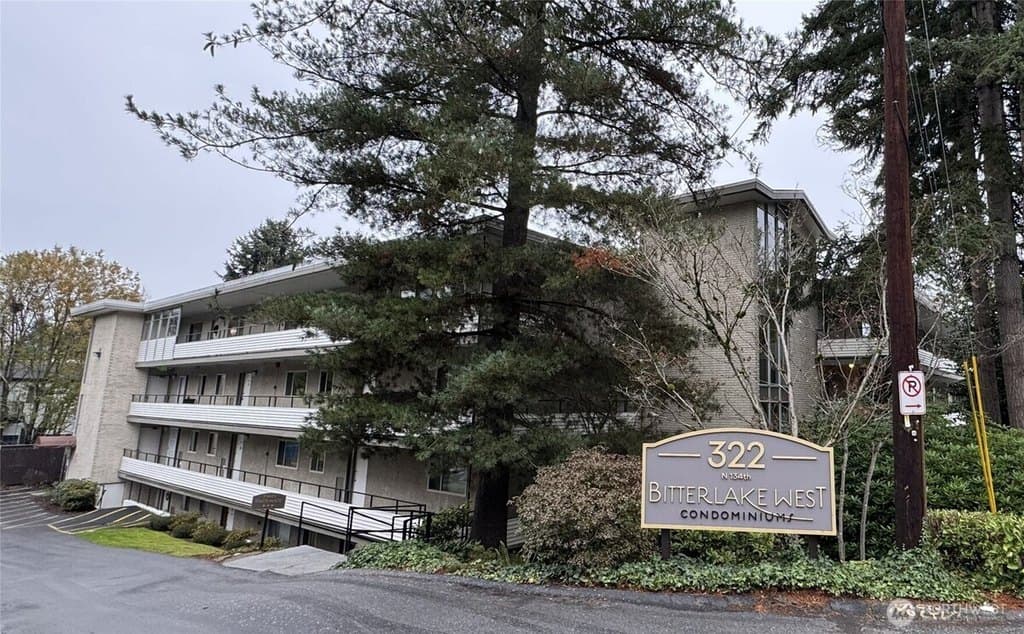 322 N 134th St Apt 203