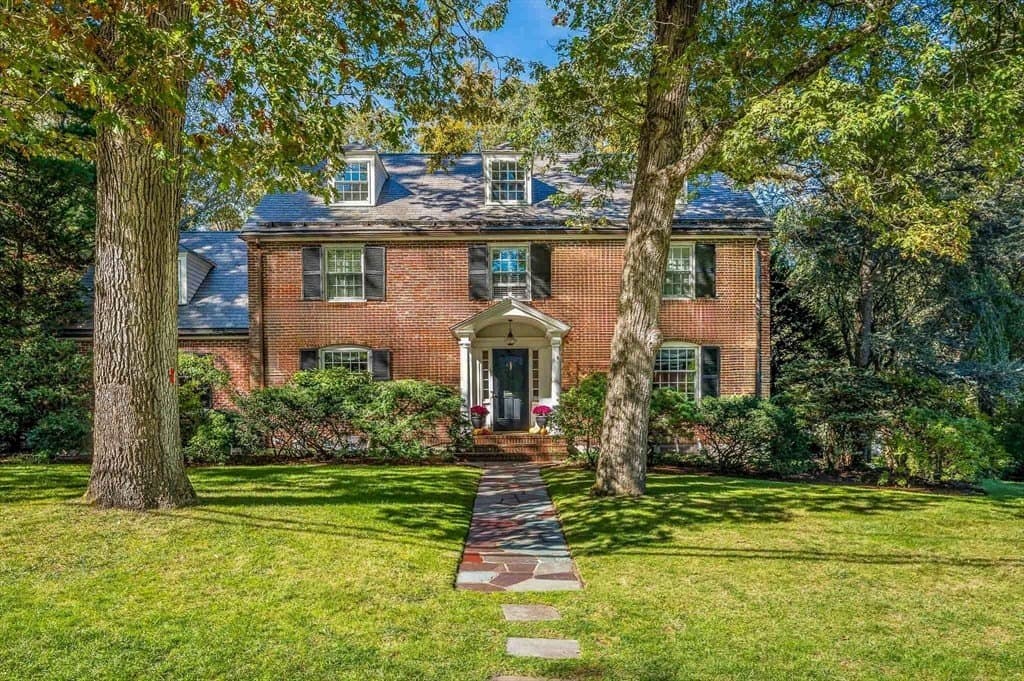 10 Lanark Rd, Wellesley