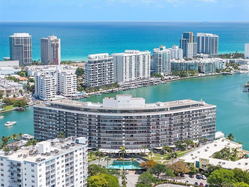 900 Bay Dr Apt 125, Miami Beach