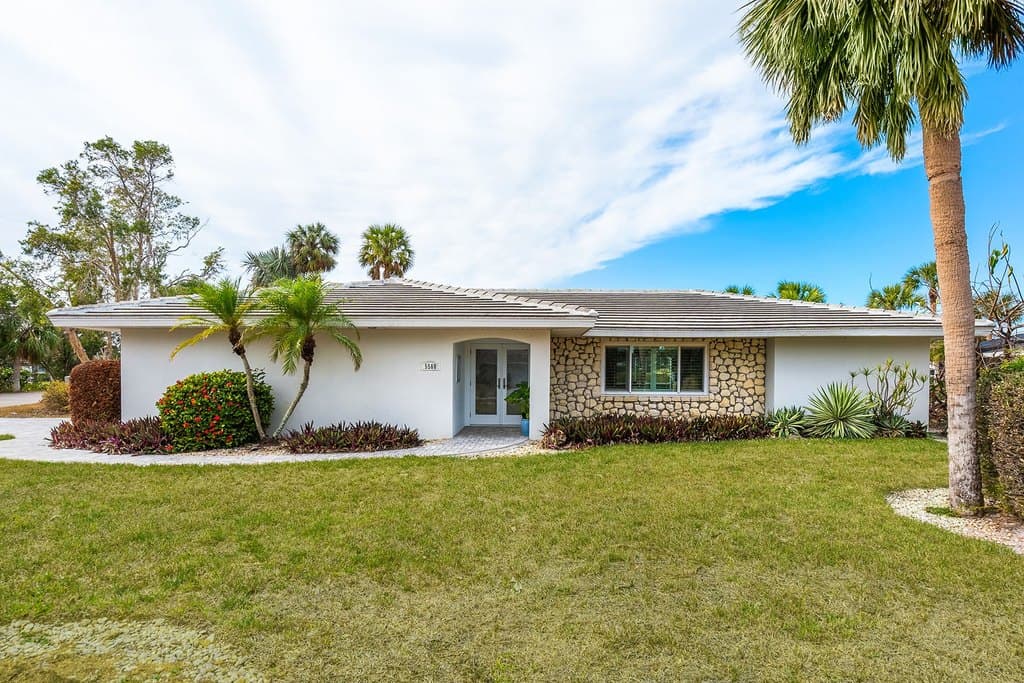 5560 Shadow Lawn Dr, Sarasota