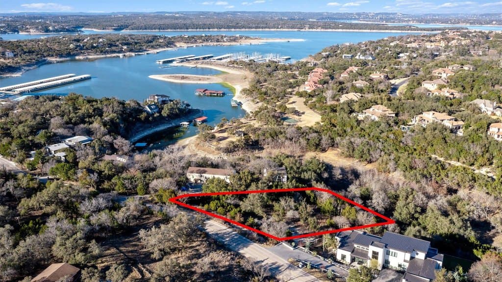 16146 Clara Van St, Lakeway