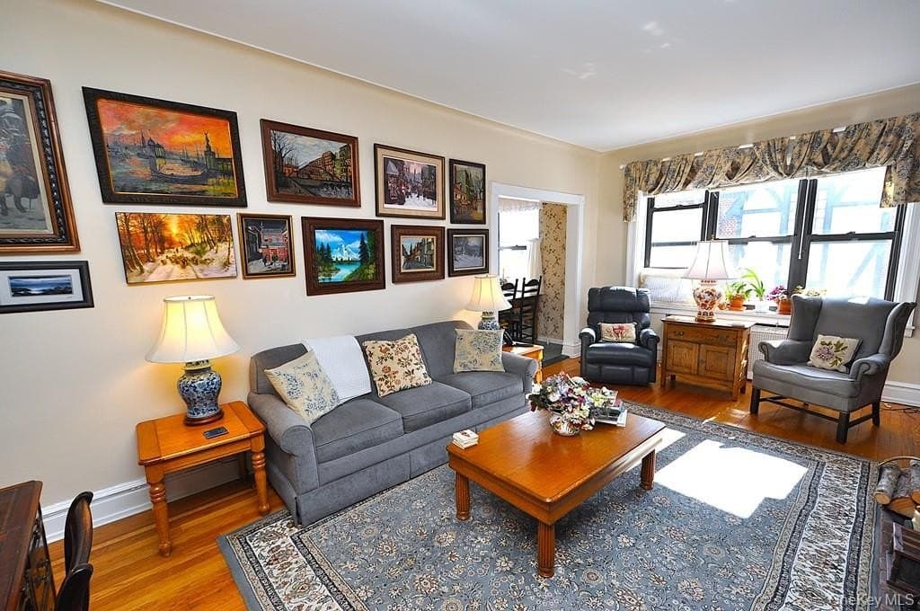 143 Garth Rd Apt 4D, Scarsdale