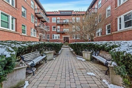 845 W Belle Plaine Ave Apt 2E