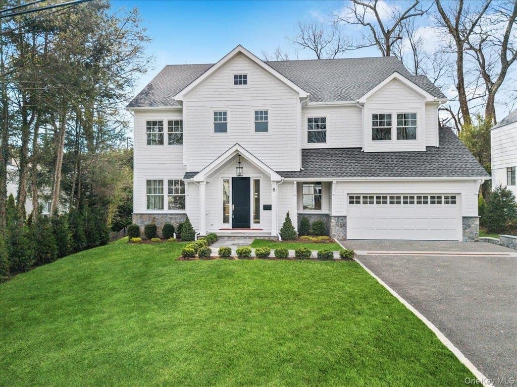 8 Dell Rd, Scarsdale