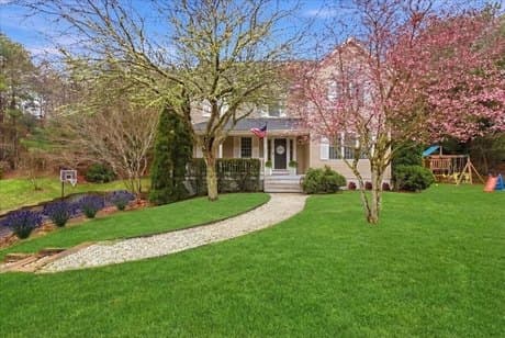25 Noreast Ln