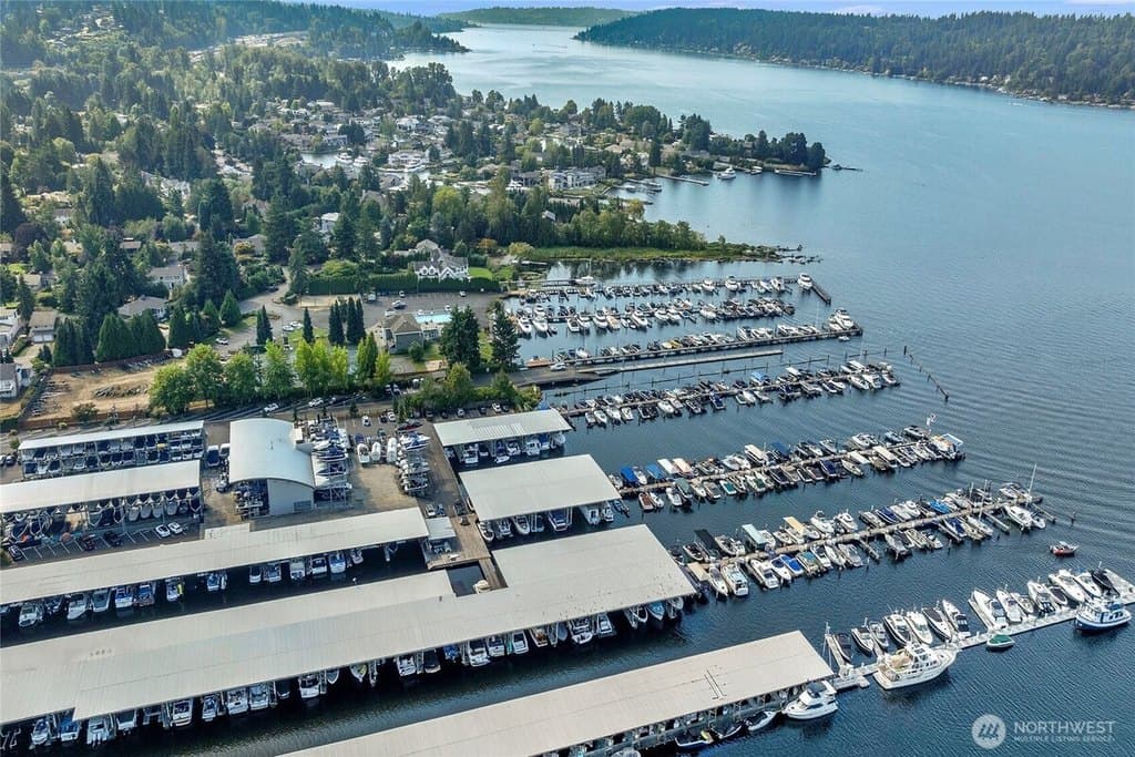 3911 Lake Washington Blvd SE Unit B10, Bellevue