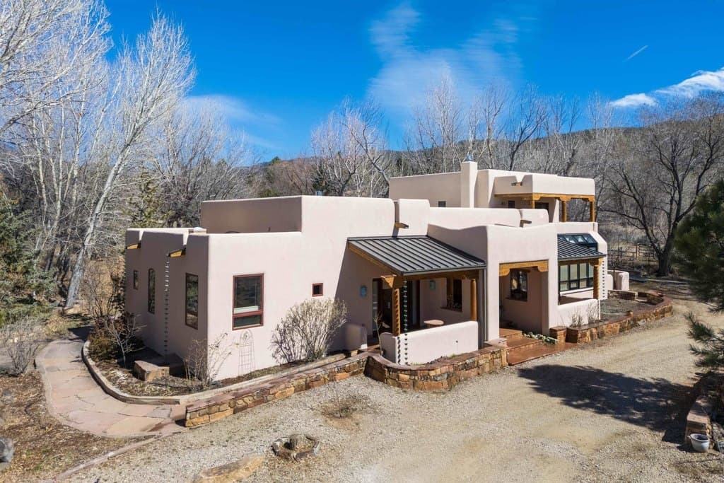 573 Range Rd, Taos