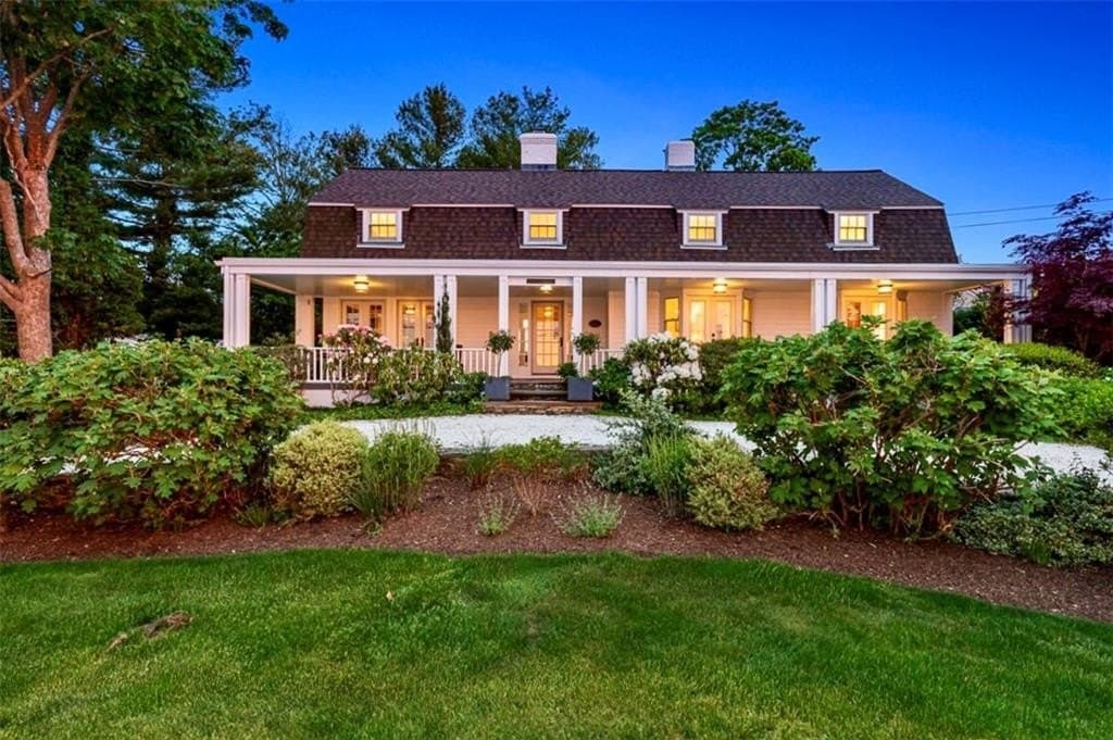 81 Mathewson Rd, Barrington