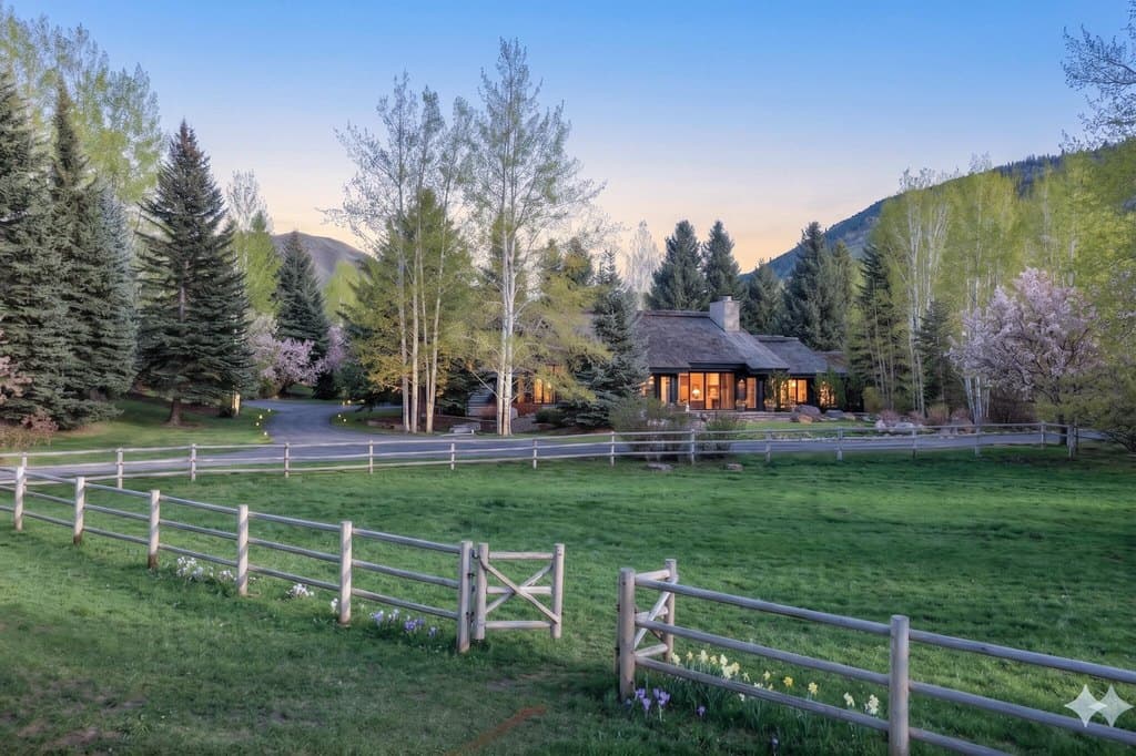 419 Juniper Rd, Sun Valley