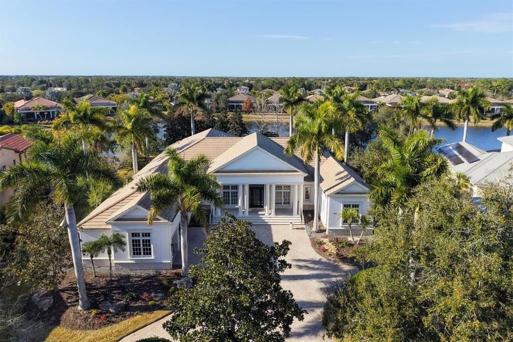 7921 Waterton Ln, Lakewood Ranch