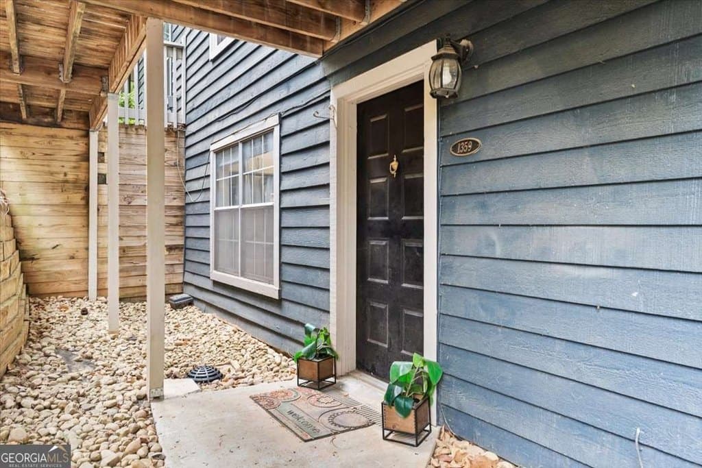 1359 N Crossing Dr NE