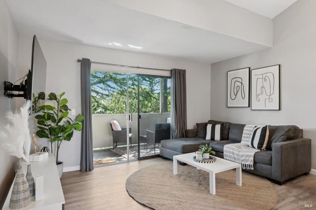 1453 Neotomas Ave Apt 304, Santa Rosa